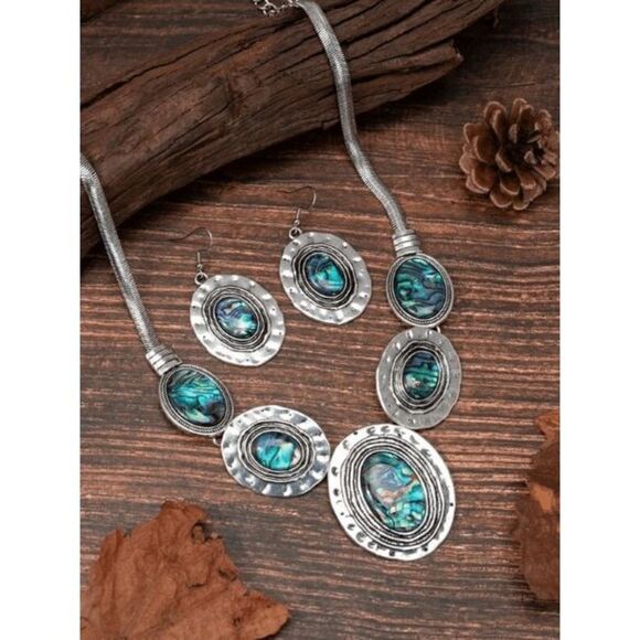 Silver Labradorite Hammered Geometric Necklace and Earring Set - Picture 2 of 6